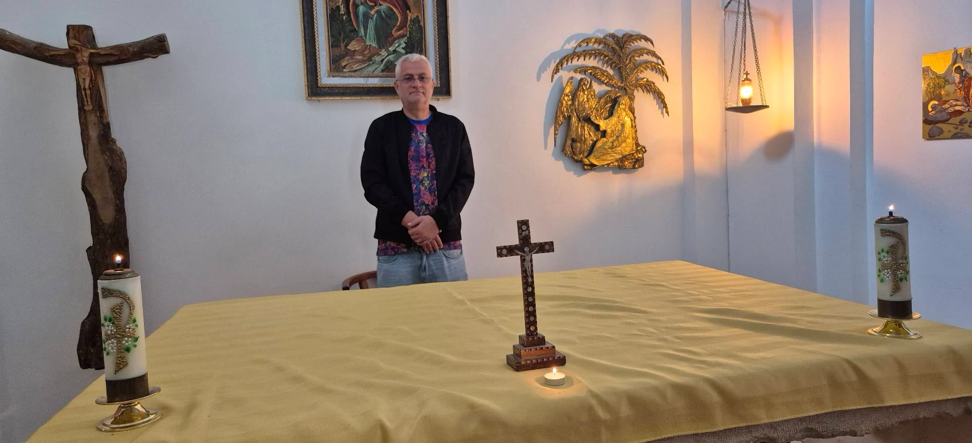 Șapte femei îl acuză pe „îndrumătorul spiritual” Ovidiu Dragoș Argeșanu de abuz sexual în timpul terapiei. Poliția s-a autosesizat