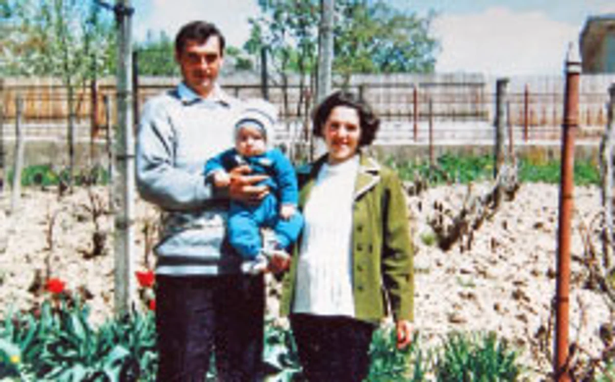 Vasile ­Achihăii din Vânători (Iaşi), alături de soţie şi unul din copii