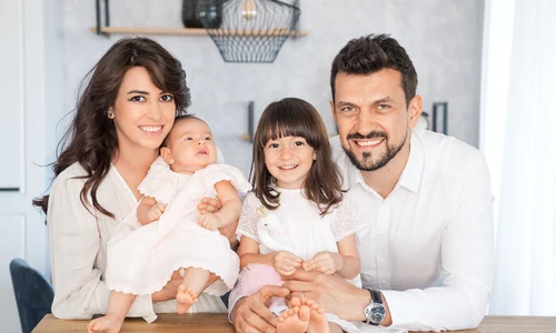 Diana Bart are două fetițe, Maira și Amina