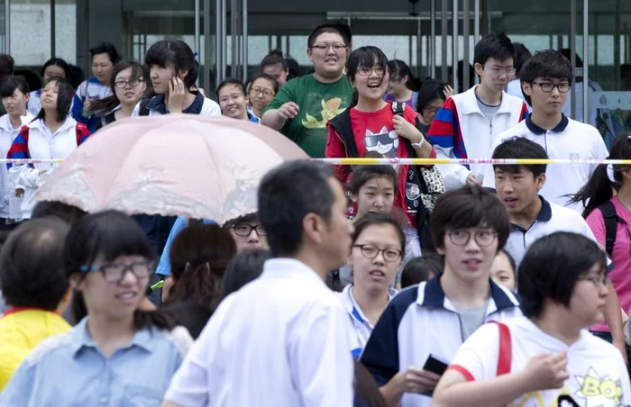 Peste nouă milioane de elevi participă anul acesta la examenul de bacalaureat în China FOTO AP