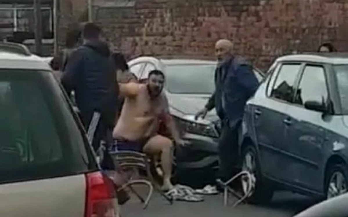Poliţiştii au intervenit pentru a-i calma pe romi. Foto: adevarul.ro