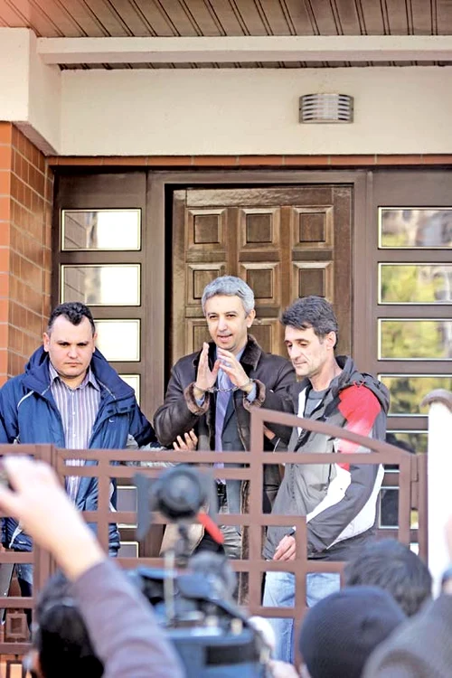 Poliţiștii l-au săltat ieri, la ora 14.30, pe boss-ul OTV, din vila sa din cartierul Primăverii