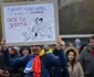 Persoane participă miercuri 8 noiembrie 2017 la un protest faţă de intenţia guvernului de a modifica Codul Fiscal în Piaţa Victoriei din Bucuresti FOTO Mediafax