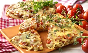 pizza cu rosii si cascaval jpeg