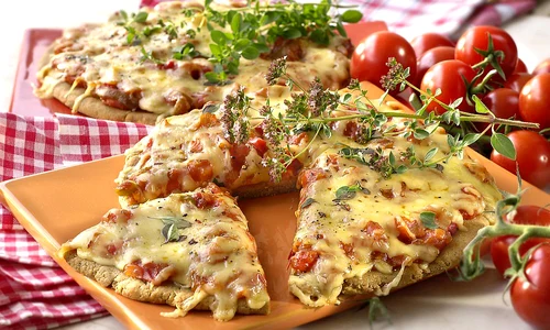 pizza cu rosii si cascaval jpeg