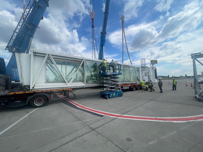 Punțile de îmbarcare și debarcare a pasagerilor în aeronavele de pe aeroportul Otopeni vor fi modernizate