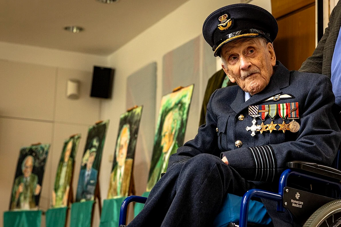John „Paddy” Hemingway, la împlinirea vârstei de 105 ani (© AS1 Jaden Hewitt RAF / Wikimedia Commons)