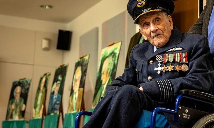 John „Paddy” Hemingway, la împlinirea vârstei de 105 ani (© AS1 Jaden Hewitt RAF / Wikimedia Commons)