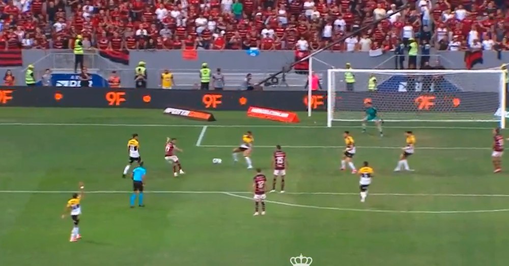 Cel mai ciudat penalty din istorie, acordat în prima ligă din Brazilia. Nu a fost nici fault, nici henț VIDEO