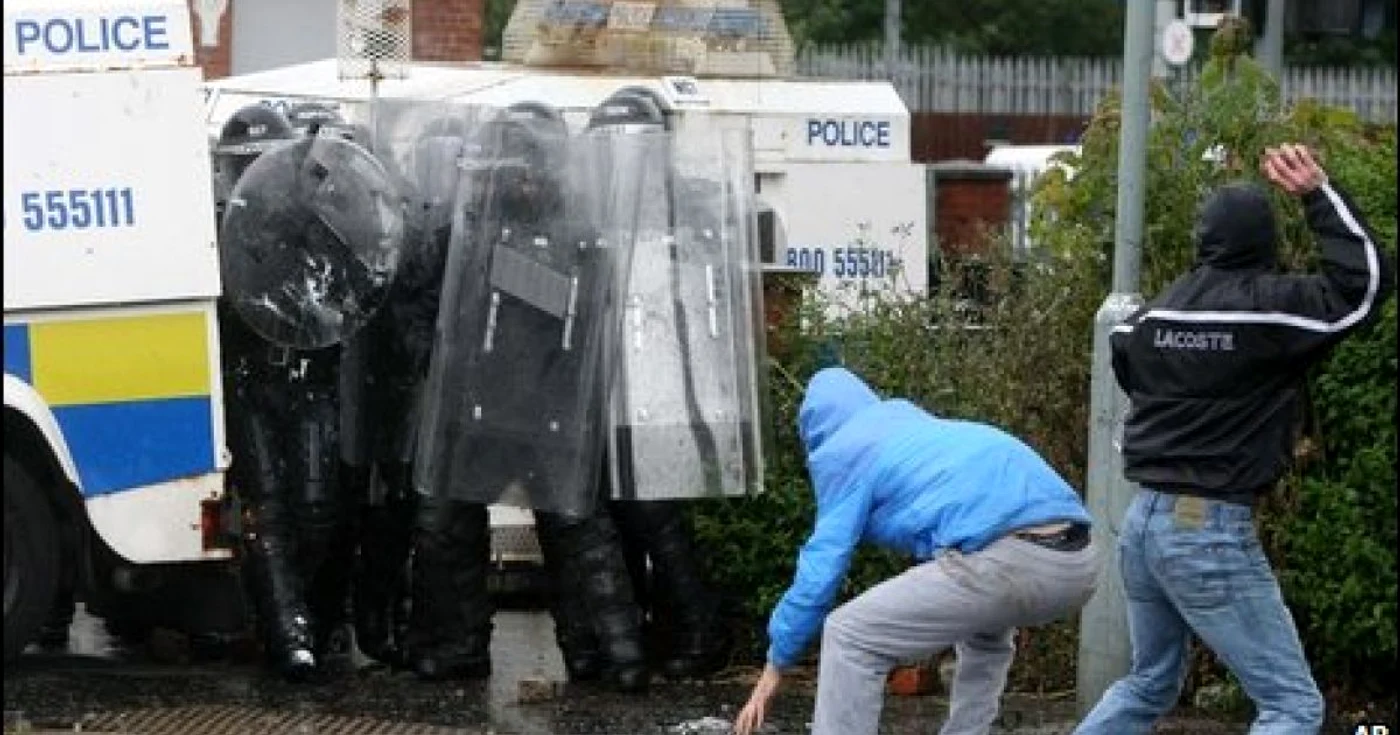 VIDEO Focuri de armă în timpul tulburărilor de la Belfast