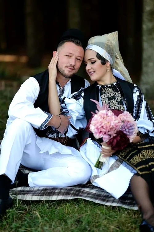 Kamara, Gabriella Nastas, Mihai Constandache, alături de frații Stroie