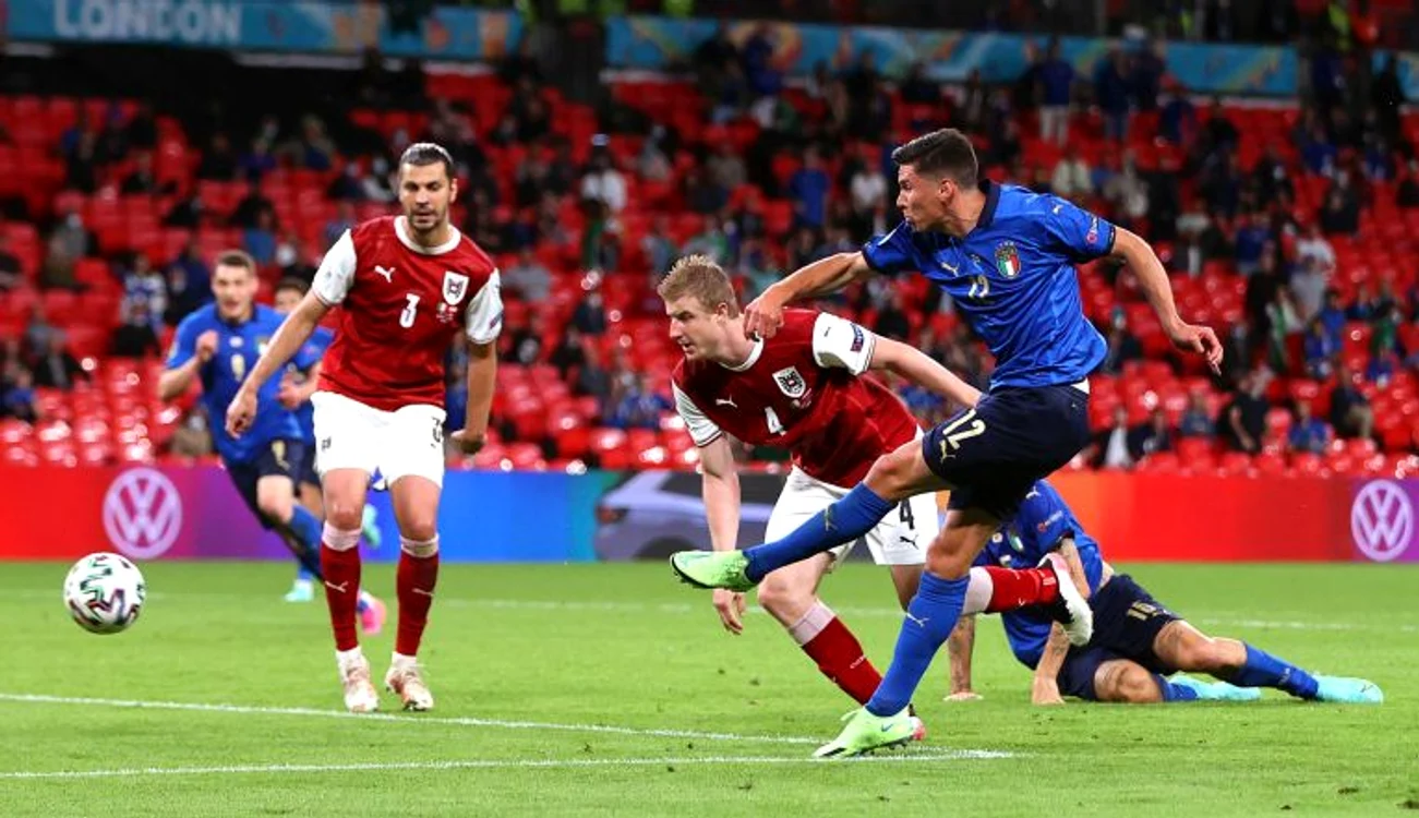 
    Pessina a marcat al doilea gol al italienilorFOTO: EPA  