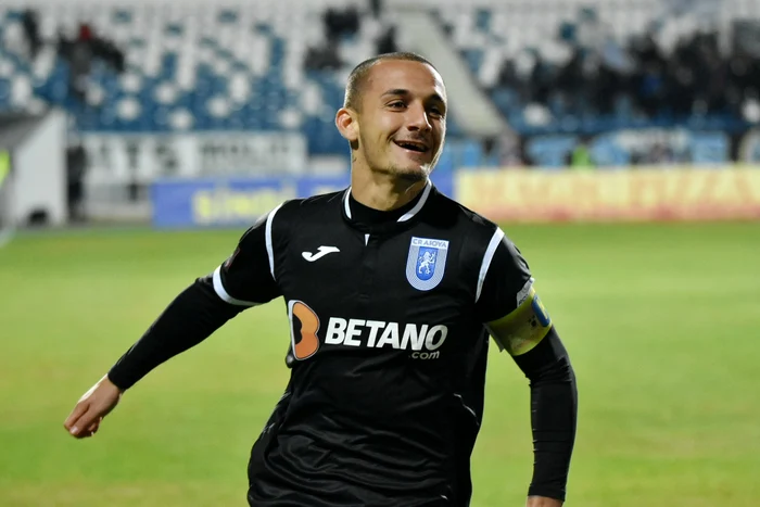 
    Mijlocaşul Craiovei nu vrea să audă de FCSB şi spune că doar cluburile din străinătate pot plăti preţul lui corectFOTO: Sportpictures.eu  