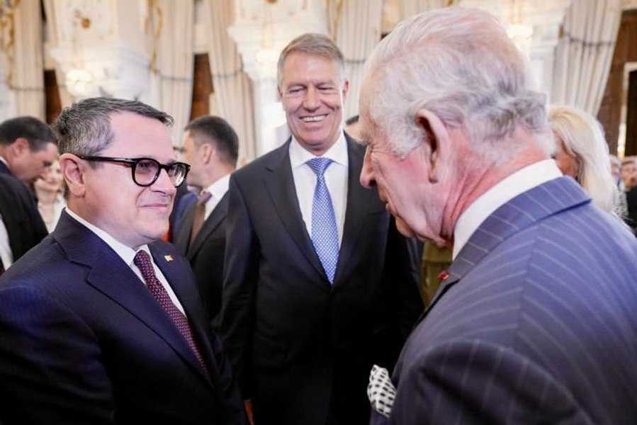 Ce au discutat Regele Charles și șeful SRI în timpul ceremoniei de la Cotroceni