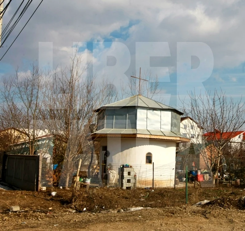 Doi bucureşteni şi-au construit biserică în curte