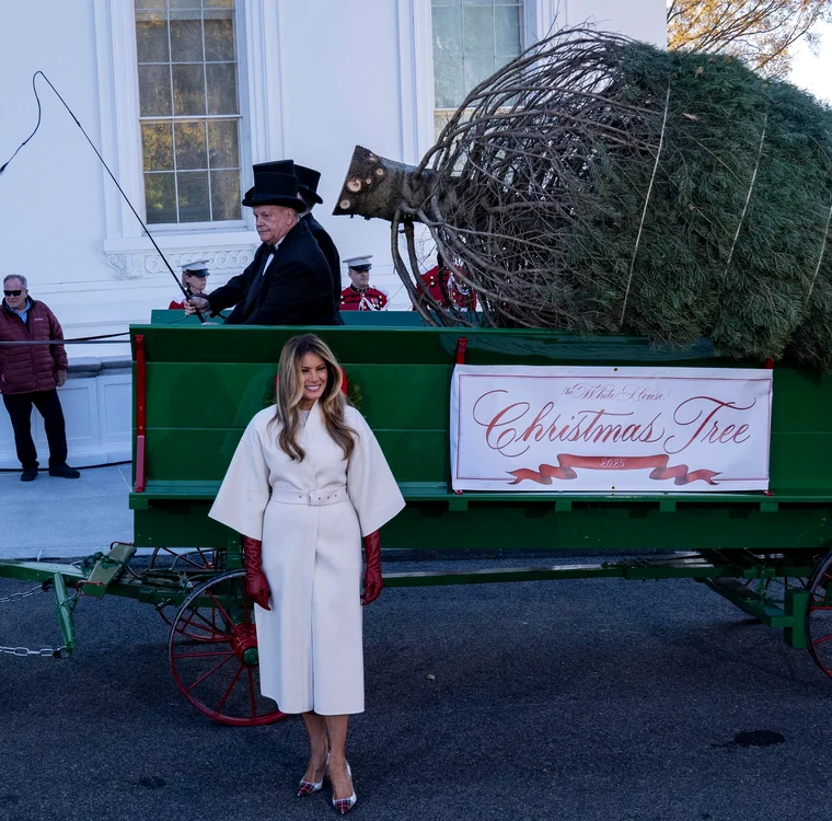 Melania Trump și bradul de Crăciun de la Casa Albă   profimedia 1054425031 jpg