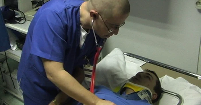 Bărbatul este internat în Secţia de Traumatologie