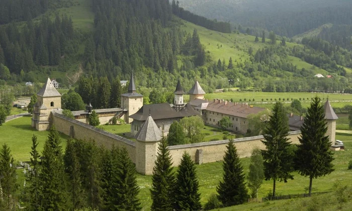Calendar 26 august: 1871   Sărbătorirea a 400 de ani de la târnosirea mânăstirii Putna  Primul congres al studenților români de pretutindeni jpeg