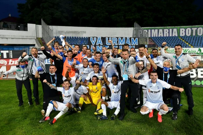 
    Bucuria jucătorilor de la Universitatea Craiova după victoria de la BotoșaniFOTO: Sportpictures.eu  