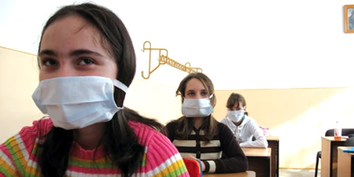 Reşiţa: Alerta porcină în şcoli, afacere pentru farmacii (GALERIE FOTO)