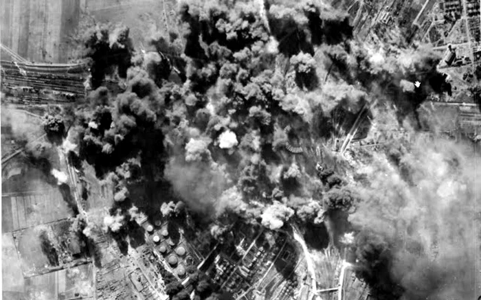 Imagine de sus cu bombardamentele din Bucureşti din 1944, foto arhivă