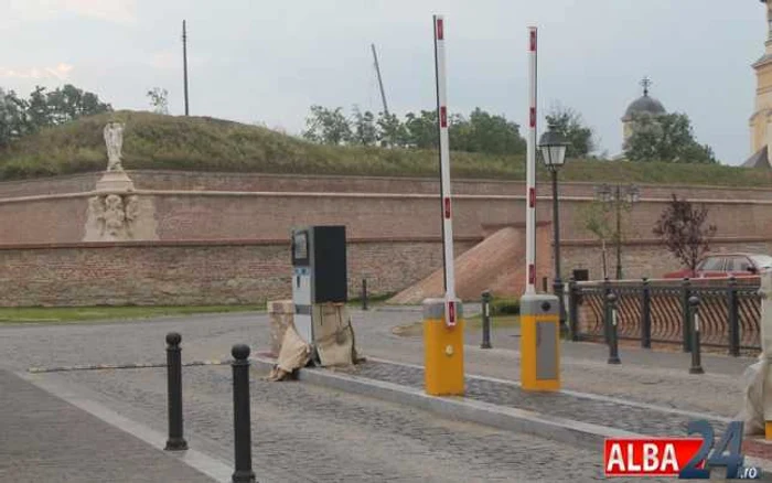 Barierele din Cetate sunt în probe timp de o săptămână. Foto: alba24.ro