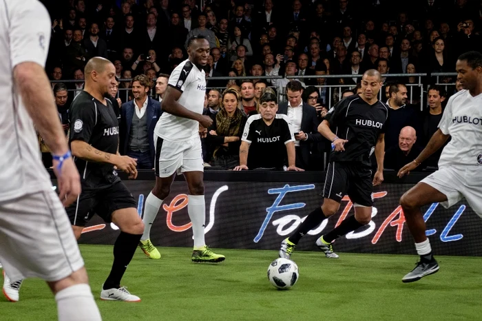 
    În primăvară, Usain Bolt a jucat fotbal sub privirile lui Diego MaradonaFoto: Guliver / GettyImages  