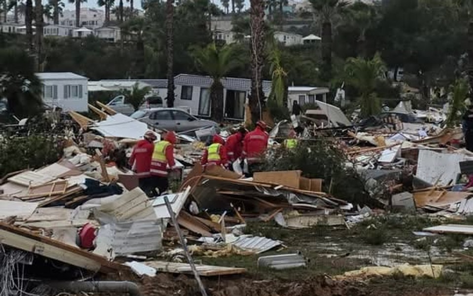 Momentul în care o tornadă devastează sudul Portugaliei: o femeie a murit, zeci de răniți și pagube uriașe în urma furtunii Claudia
