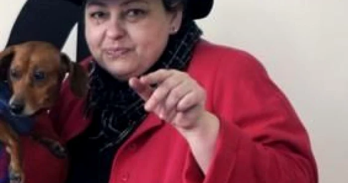 Pe lângă grafică, Anca Tofan iubeşte mult şi câinii vagabonzi!