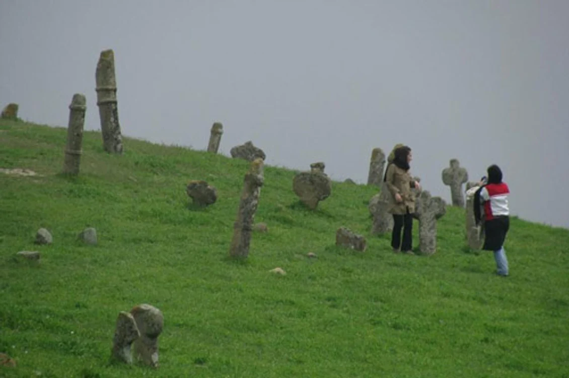 Se presupune că acesta e cimitirul practicanţilor cultului falusului