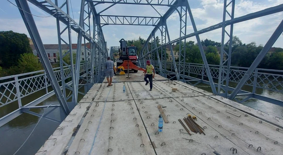 Podul metalic istoric din orașul Lipova Foto: FB