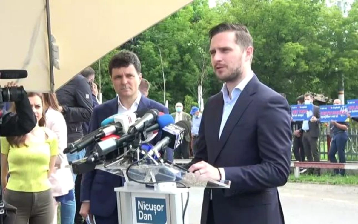 Stelian Bujduveanu, liderul consilierul generali PNL, alături de Nicuşor Dan