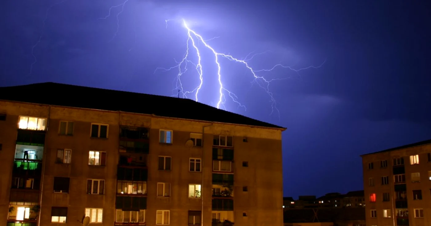Avertizarea de Cod galben de furtuni va expira luni, la ora 6.00 FOTO Adevărul