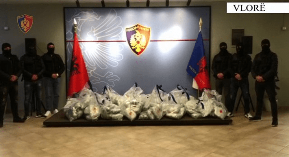 Turiști români cu două rulote de droguri, arestați în Albania. Făceau trafic pe ruta Grecia VIDEO