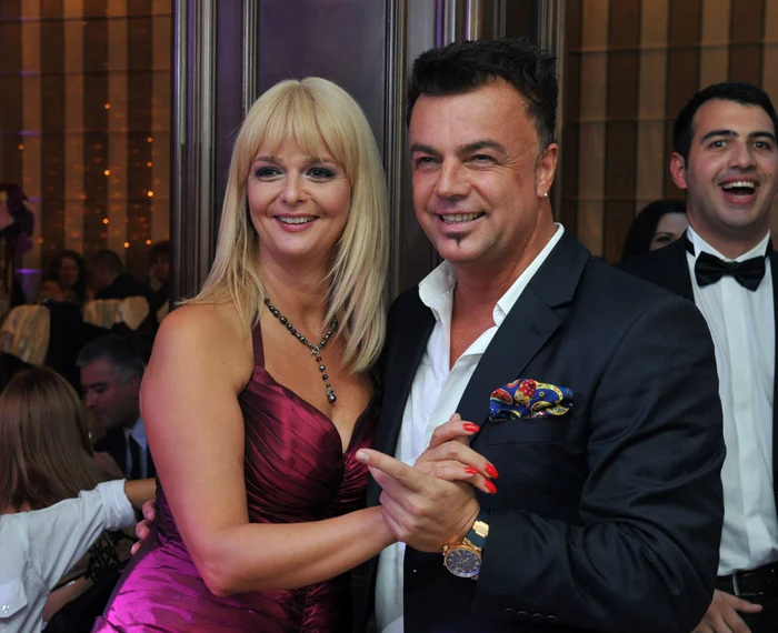 Iuliana şi Adrian, alături de fiul lor, David, la serbarea de sfârşit de an