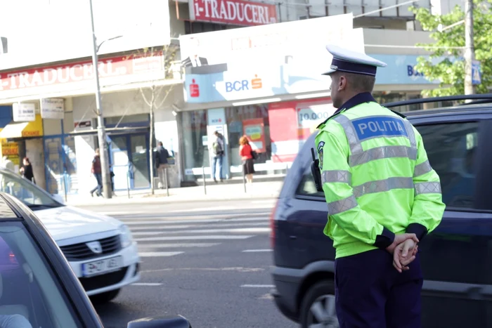 Agentul de Poliţie l-a denunţat pe mituitor la DNA  Foto: Adevărul