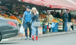 Elena Udrea nu renunță la blăniță nici când se duce la piață jpeg