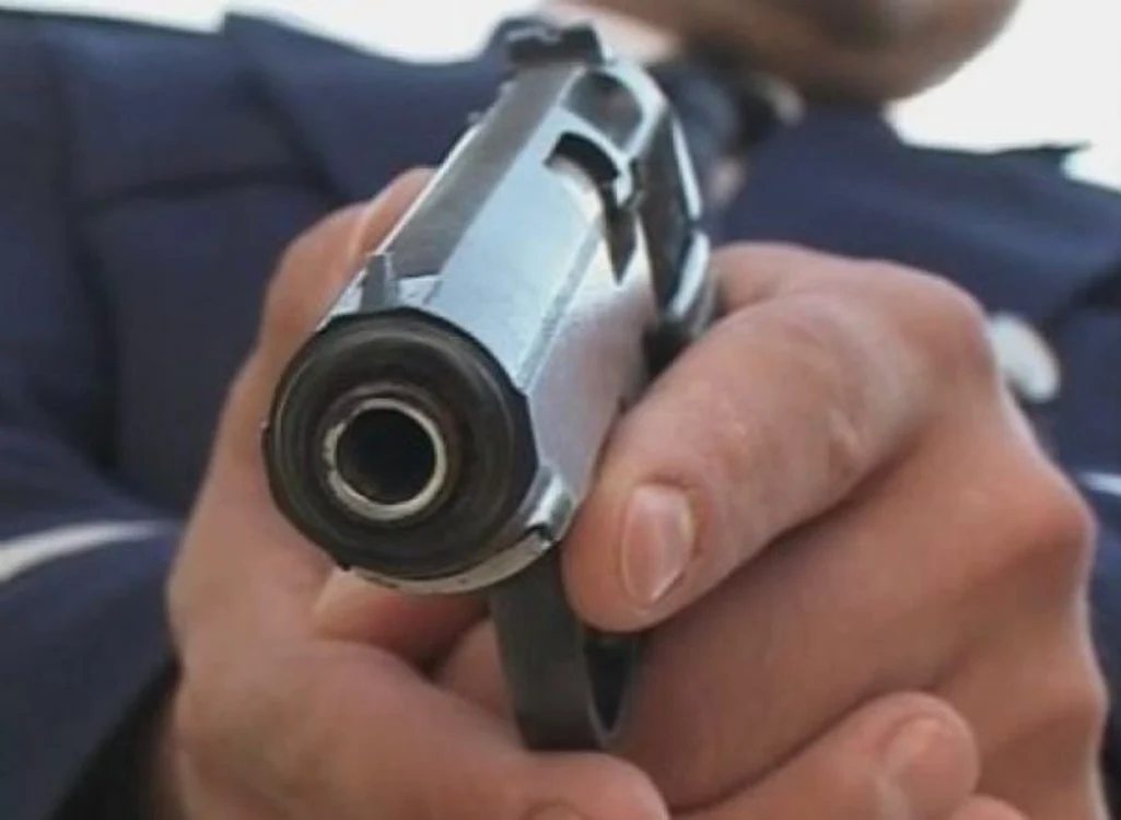 Polițiștii au fost nevoiți să împuște în picior scandalagiul