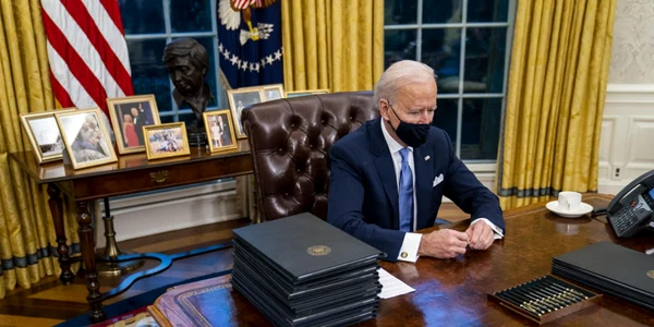 Joe Biden in Biroul Oval FOTO EPA-EFE