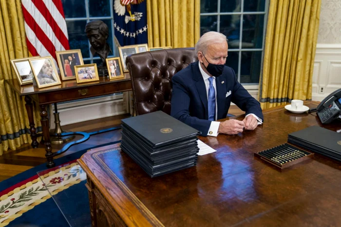 Joe Biden în Biroul Oval FOTO EPA-EFE