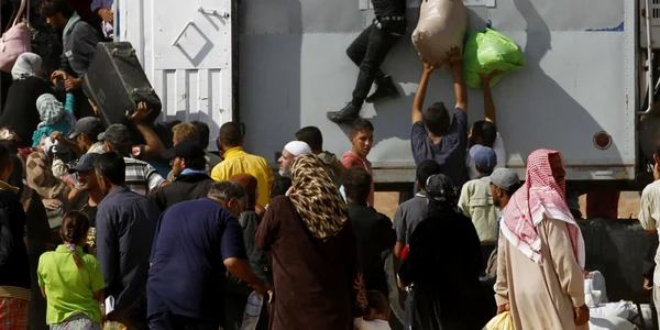 refugiati sirieni se urca într-un camion care-i va transporta acasa foto reuters