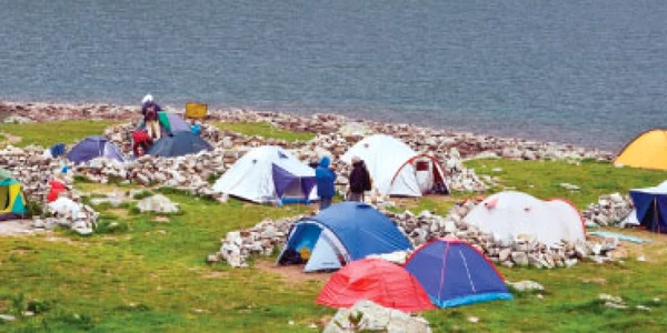 Mai puţine locuri de campare