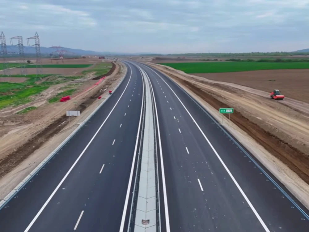 Banii vor finanța și autostrăzile A7 și A8. 