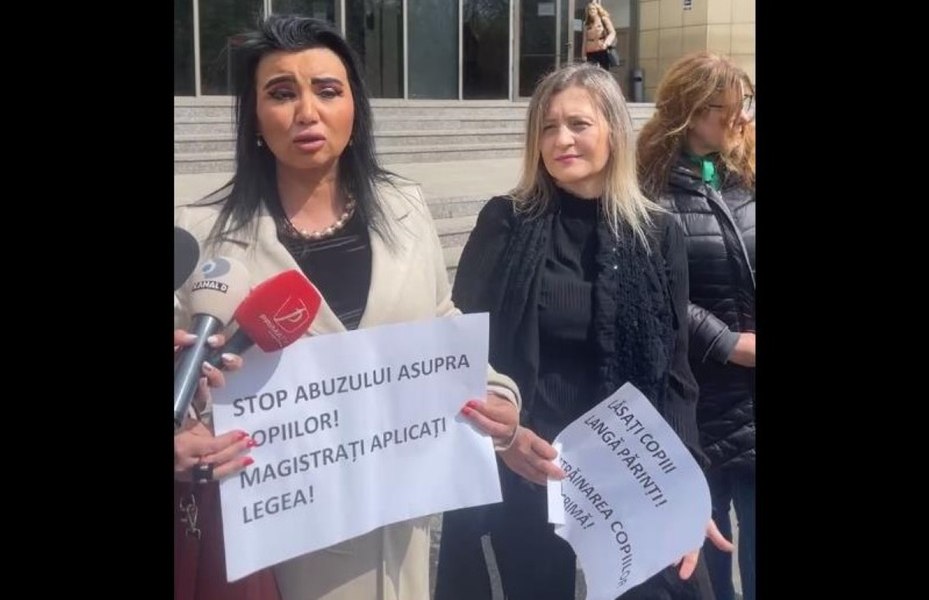 Adrian Bahmuţeanu a protestat în faţa Tribunalului Bucureşti: „Magistraţi, aplicaţi legea!”