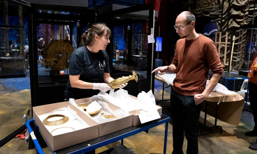 Tezaurul de la Pietroasa, expus în Danemarca (foto: Facebook / Moesgaard Museum)