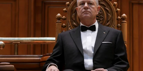 klaus iohannis pe tron jpg
