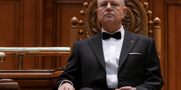 klaus iohannis pe tron jpg