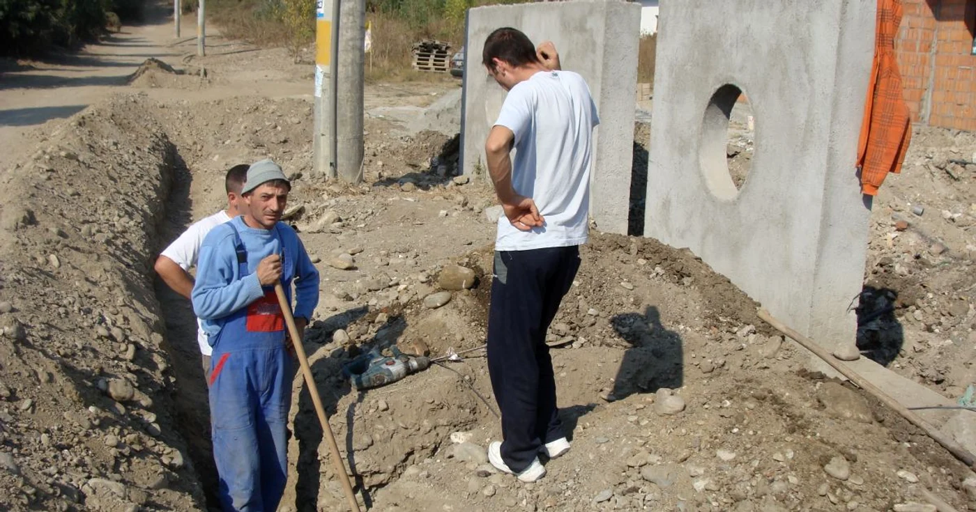 Locuitorii de pe Iustinian Marina au canalizare dar nu se pot racorda la ea