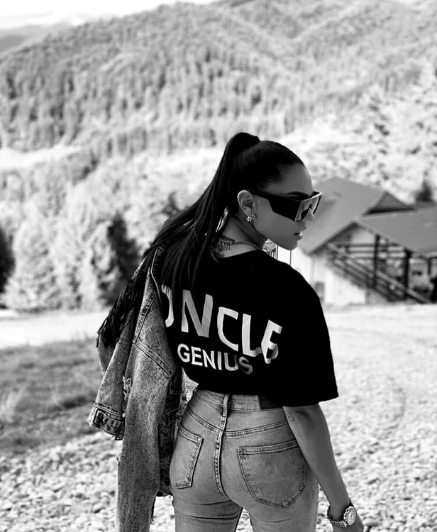 Carmen Simionescu a revenit la ținutele mulate pe corp