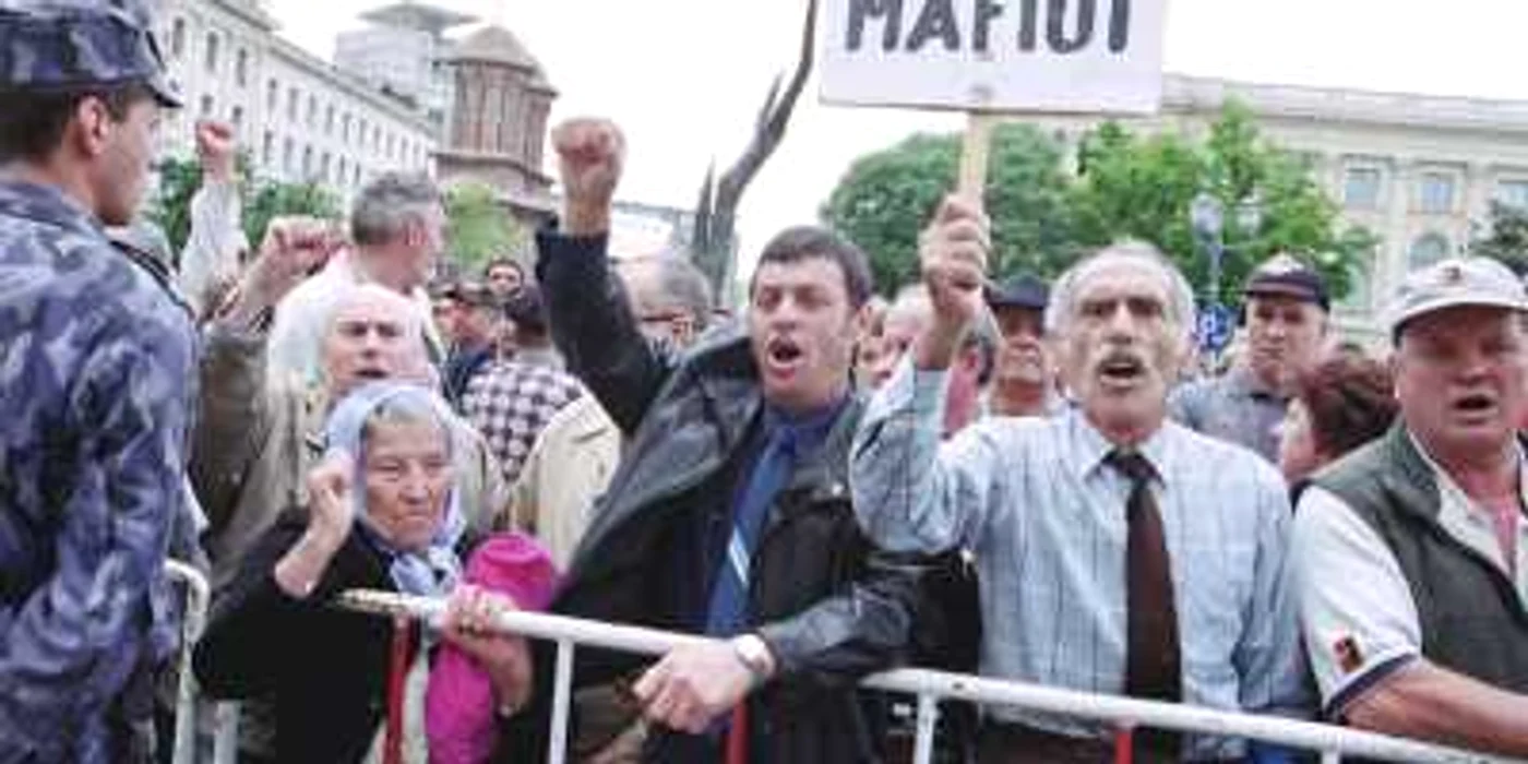 Păgubiţii FNI aşteaptă încă din 2009 să-şi primească despăgubirile stabilite de instanţă FOTO Adevărul